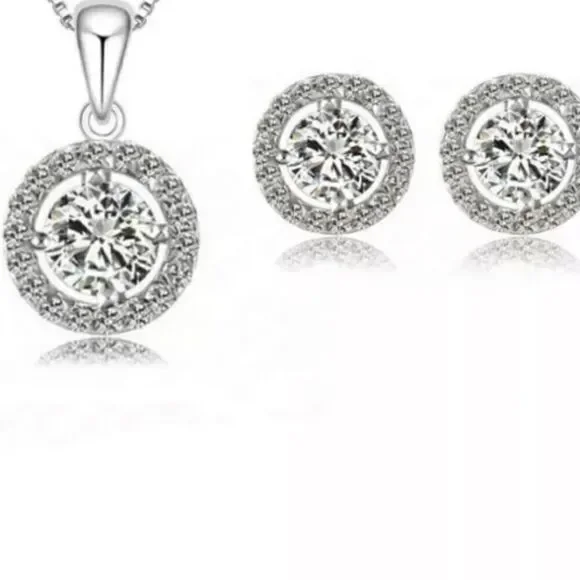 The Dainty Solitaire pendant necklace and stud earrings set in sterling silver - Picture 2 of 6